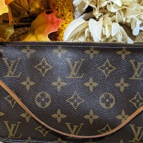 Vintage Petite Monogram - Picture 1 of 16